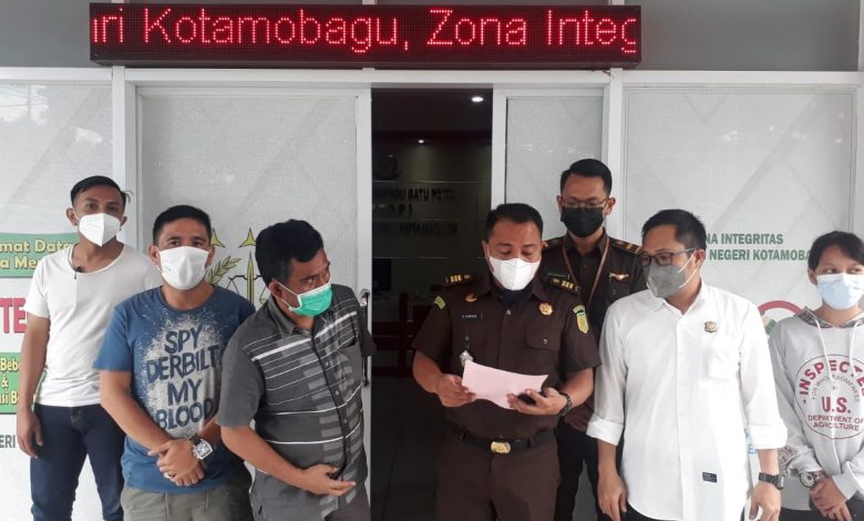 Tersangka AM di tangkap Cabjari Kotamobagu di Dumoga 8 Septerber 2021